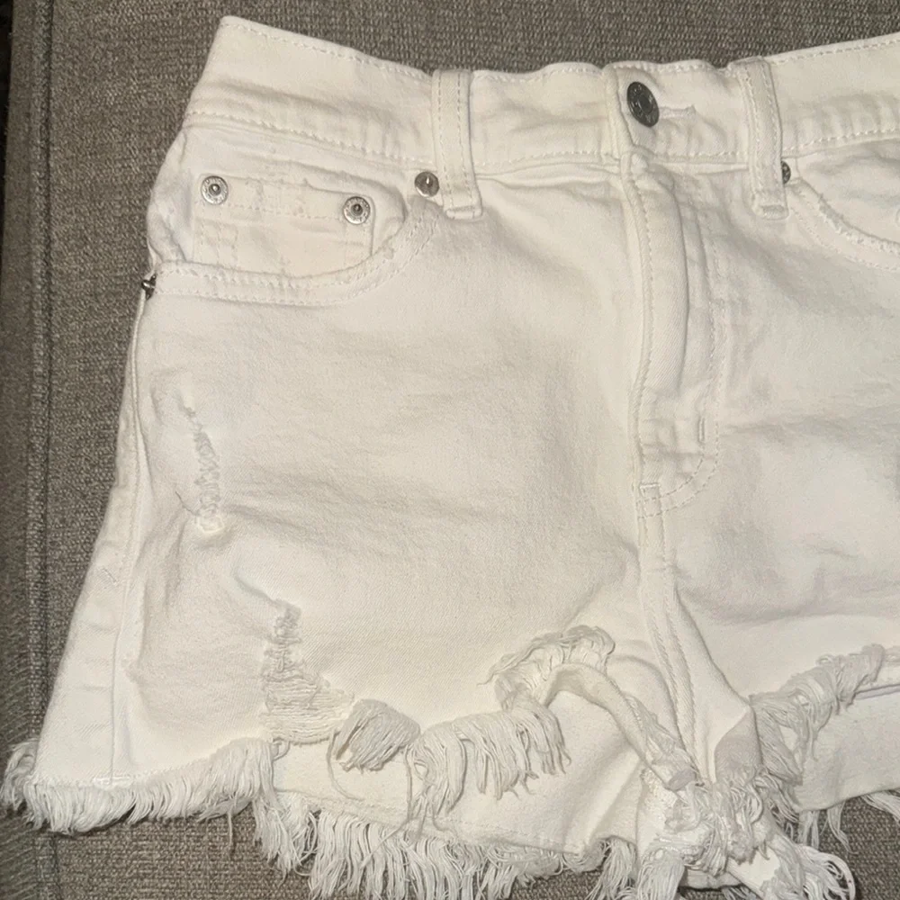 White Distressed DAZE Denim Shorts Size 26/ Small